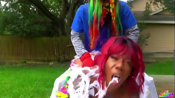 6ix9ine gets intimate with Gibby The Clown in cosplay BJ session