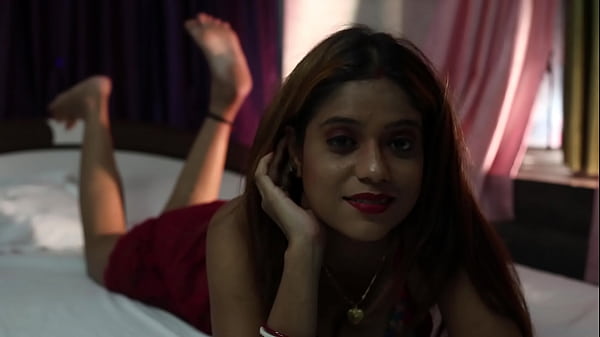 Indian aunt gives sensual massage and gets cum