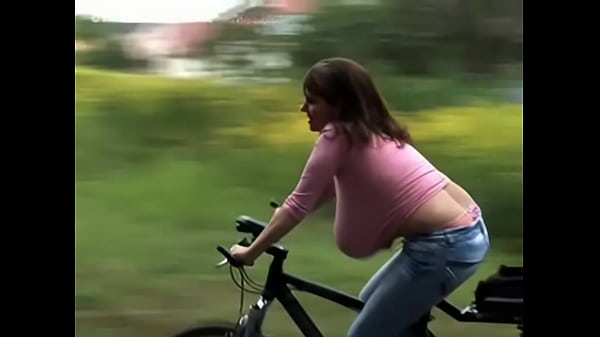 Milena Velba flashing big tits in public outdoor setting