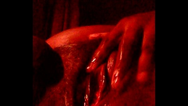 Ebony amateur Juicyvajj69 masturbates and squirts