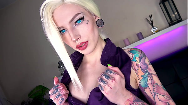 Hellia Yeah cosplay tease in fishnets and piercings