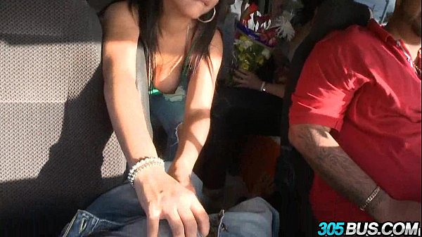 Teen ebony babe Allee Mack 21 performs a real amateur blowjob