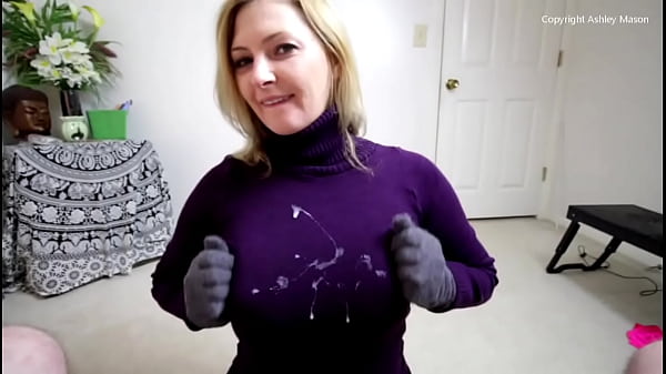 Blonde big-tits woman Ashleymason973 gets a handjob in a sweater