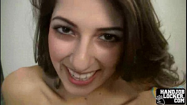 Petite amateur slut gets a handjob from Handyjax84