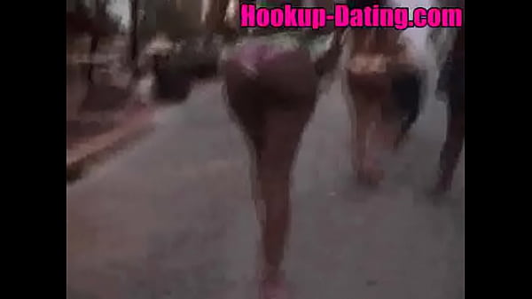 black ghetto amateur girl shows off huge booty in public