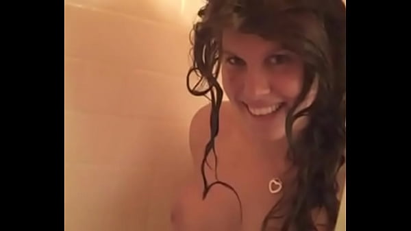 Thick amateur girl gives blowjob and anal in shower