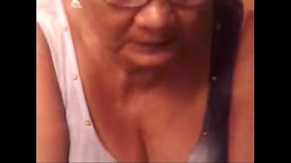 52 year old Yolanda Sayson on webcam with Anandse