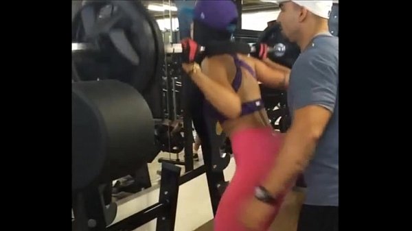 Dai Macedo gives suplex in gym