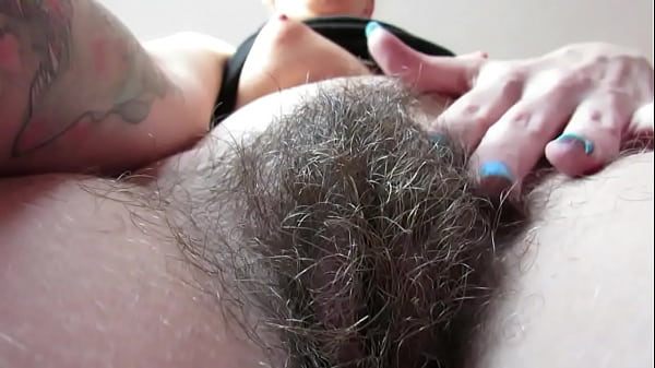 Cuteblondesixsixsix shows off her super hairy bush nude