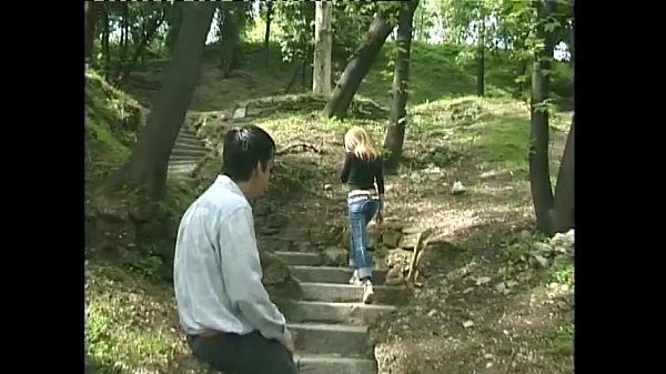 Italian milf Orgia Quotidiana homemade anal sex in the park