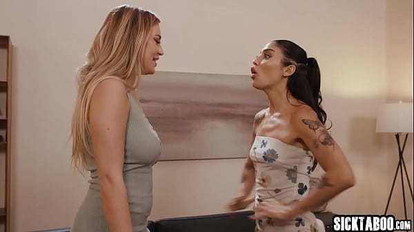 Vanessa Sky and Blake Blossom lesbian muffdiving