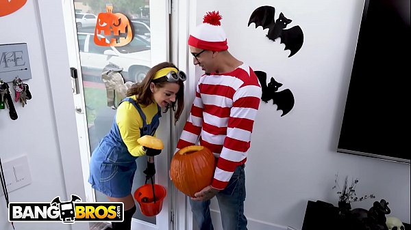 Teen Evelin Stone gets Bruno Dickemz's dick in a pumpkin Halloween costume trick or treat surprise