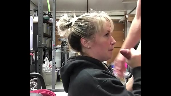 Mase619's thick hairdresser girlfriend gives a blowjob and gets fucked