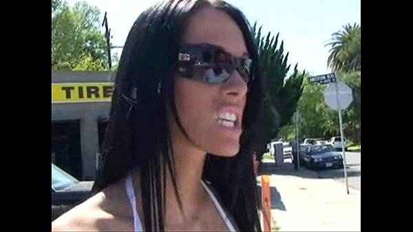 Jennifer Dark shows off her cameltoe