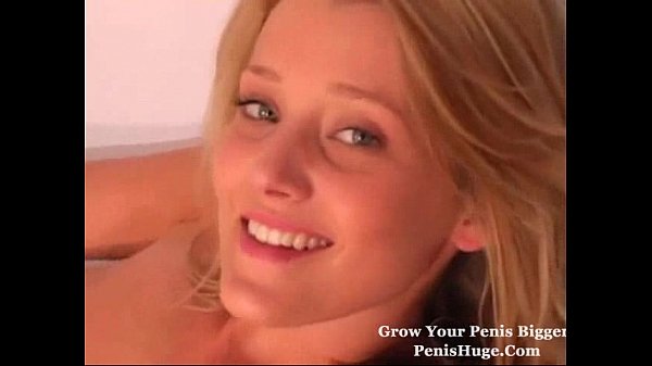 Carli Banks masturbates her sexy pussy