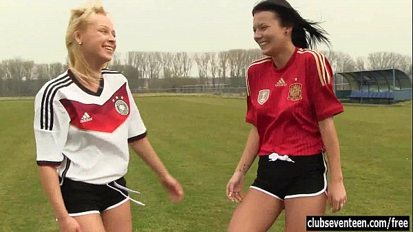 Teen lesbians masturbate outdoors during football game