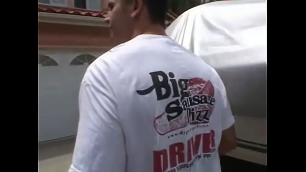 Puma Swede eats big sausage pizza