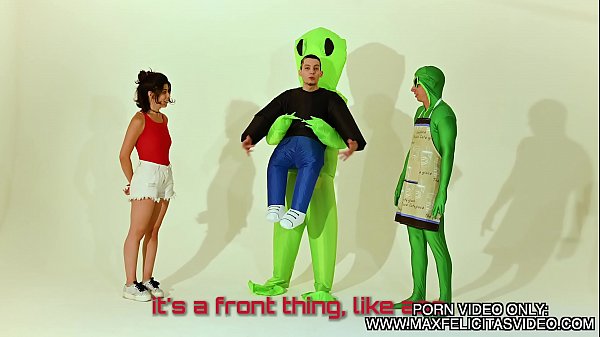 Elisabetta Zaffiro deepthroats alien in bizarre amateur video