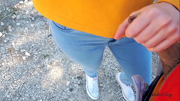 Teen blonde Alejandra sucks boyfriend in car