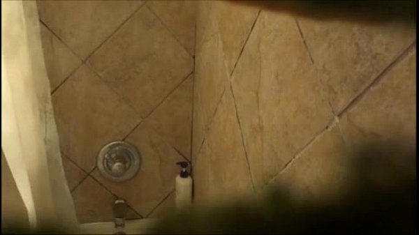Girlfriend secretly records me in the bath