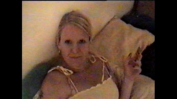 Slnlster's Blonde Mum Gives Blowjob and Handjob in Homemade Headfuck Video