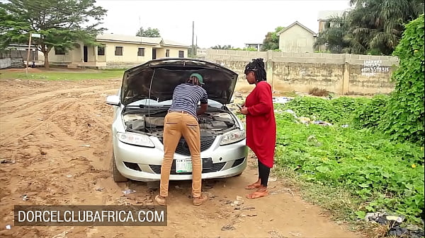 Ebony Africa-XXX model pays mechanic with sex