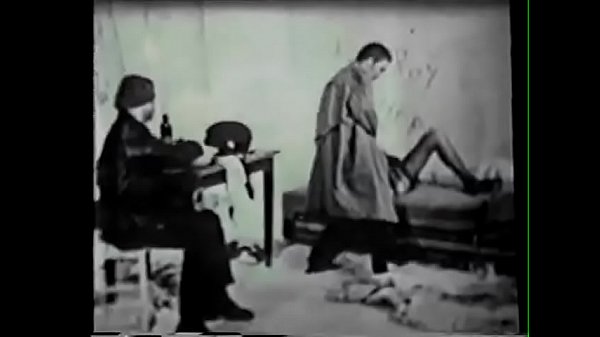Vintage milf gives blowjob in 70s style