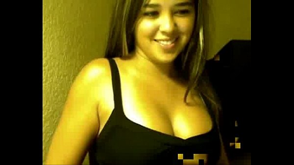 Teen girl masturbates with pink dildo on webcam