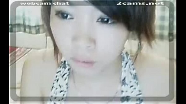Cute 18-year-old amateur girl live webcam chat and pussy close-up