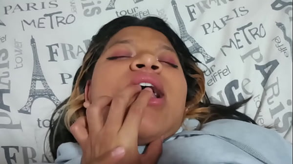 Colombian big ass girlfriend sucks fingers while getting eaten