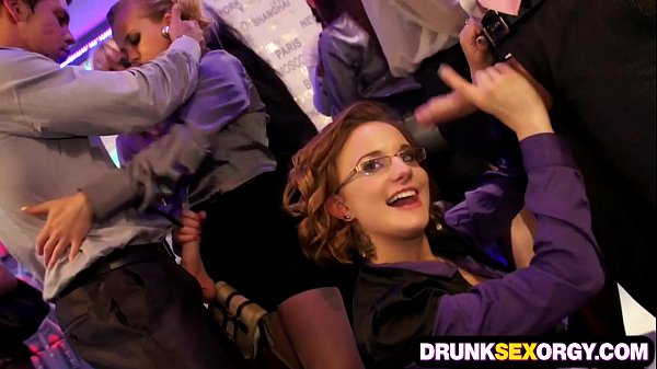 Clubsweethearts blonde babes sucking D Cock at a wild club sex party