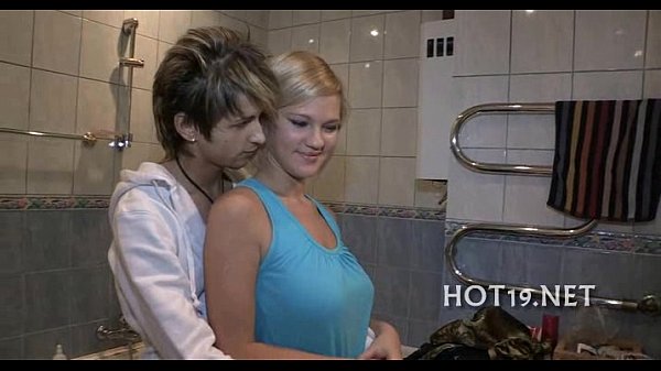 Teen girlfriend sucks dick in amateur group scene