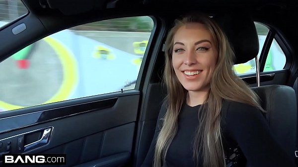 Jessie Wylde gives roadside blowjob in car