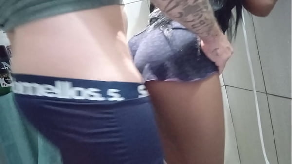 Latina mom catches alicehot masturbating