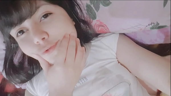 Hana Lily masturbates to orgasm on cam