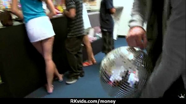 Teen gives oral for cash Medapascal