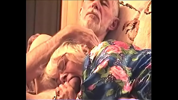 Davewallace sucks big cock in blue robe