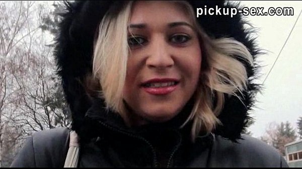 Linda Ray flashes her tits for money in public amateur blowjob scene