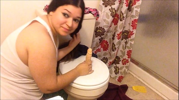 Shorty Sex Stats brunette milf dildoing in bathroom with shaved pussy