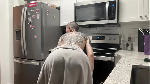 Young Thug's Twerking Elle Edition Gets Caught Twerking in Kitchen Jean Shorts