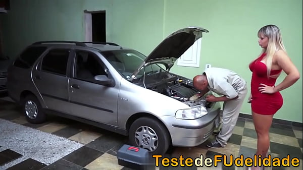 Blonde Angel Lima seduces mechanic Capoeira in the garage