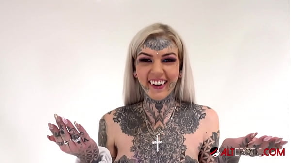 Tattooed Australian Amber Luke tries her first tremor toy