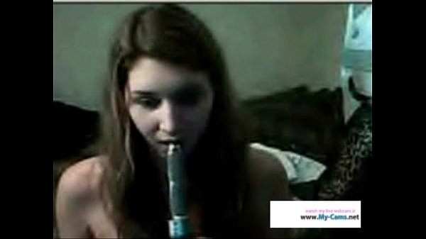 Teen girl strips on webcam