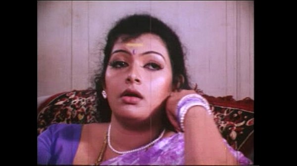 Indian girl Mallu Aalolam Kili 2 kisses and bathes