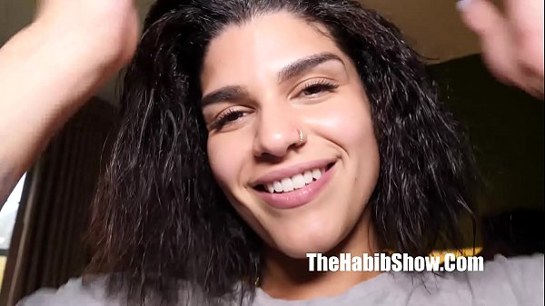 Phoenixx Starr swallows The Habib Show's big dick in ghetto ebony booty threesome