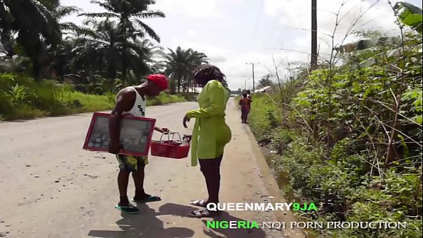 Nigerian housewife Queen Mary 9ja fucks jewelry hawker