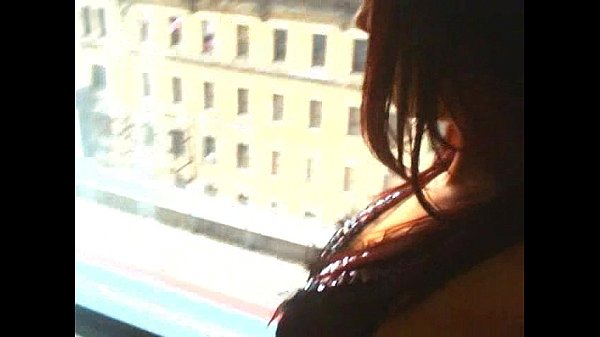 Nyli Summer strips in NYC window for fans