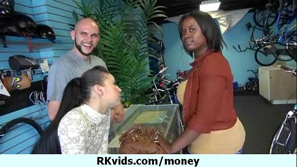 Medapascal pays teen whore for public sex