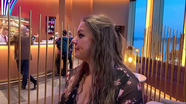 Jan Sledgehammer catches Julia cheating on husband on cruise ship