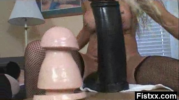Alysondodge660 solo fisting with big boobs